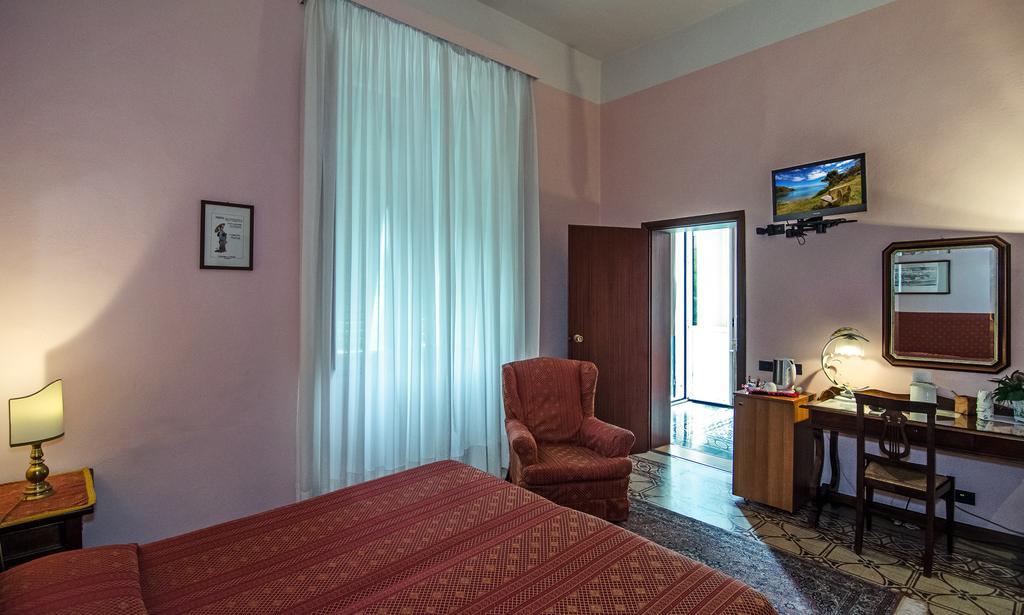 Hotel Rex Lucca Ruang foto