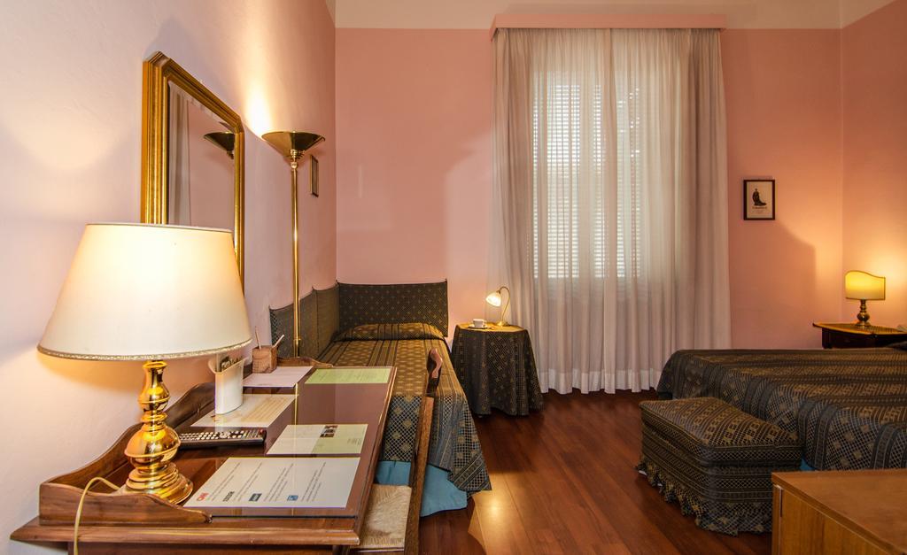 Hotel Rex Lucca Ruang foto