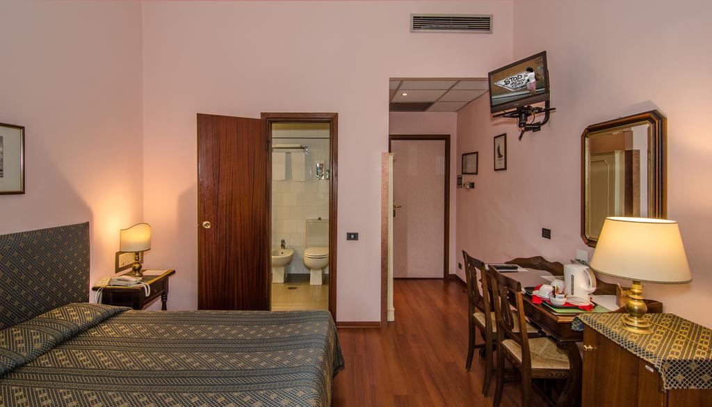 Hotel Rex Lucca Ruang foto