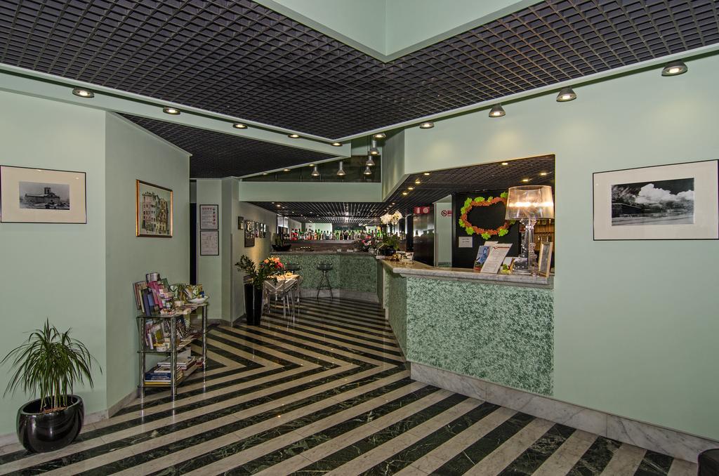 Hotel Rex Lucca Bagian luar foto