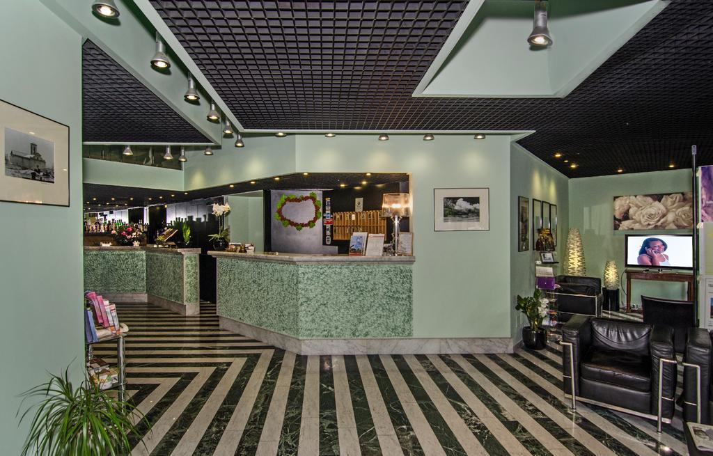 Hotel Rex Lucca Bagian luar foto
