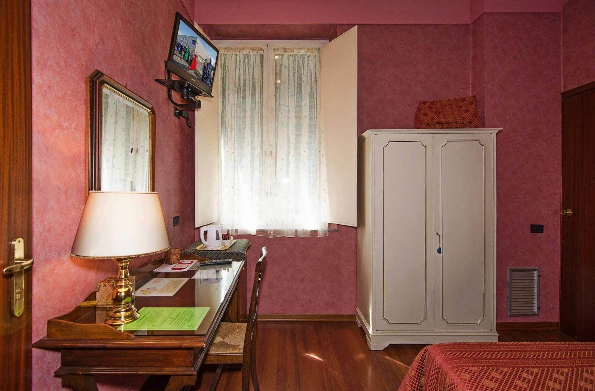 Hotel Rex Lucca Bagian luar foto