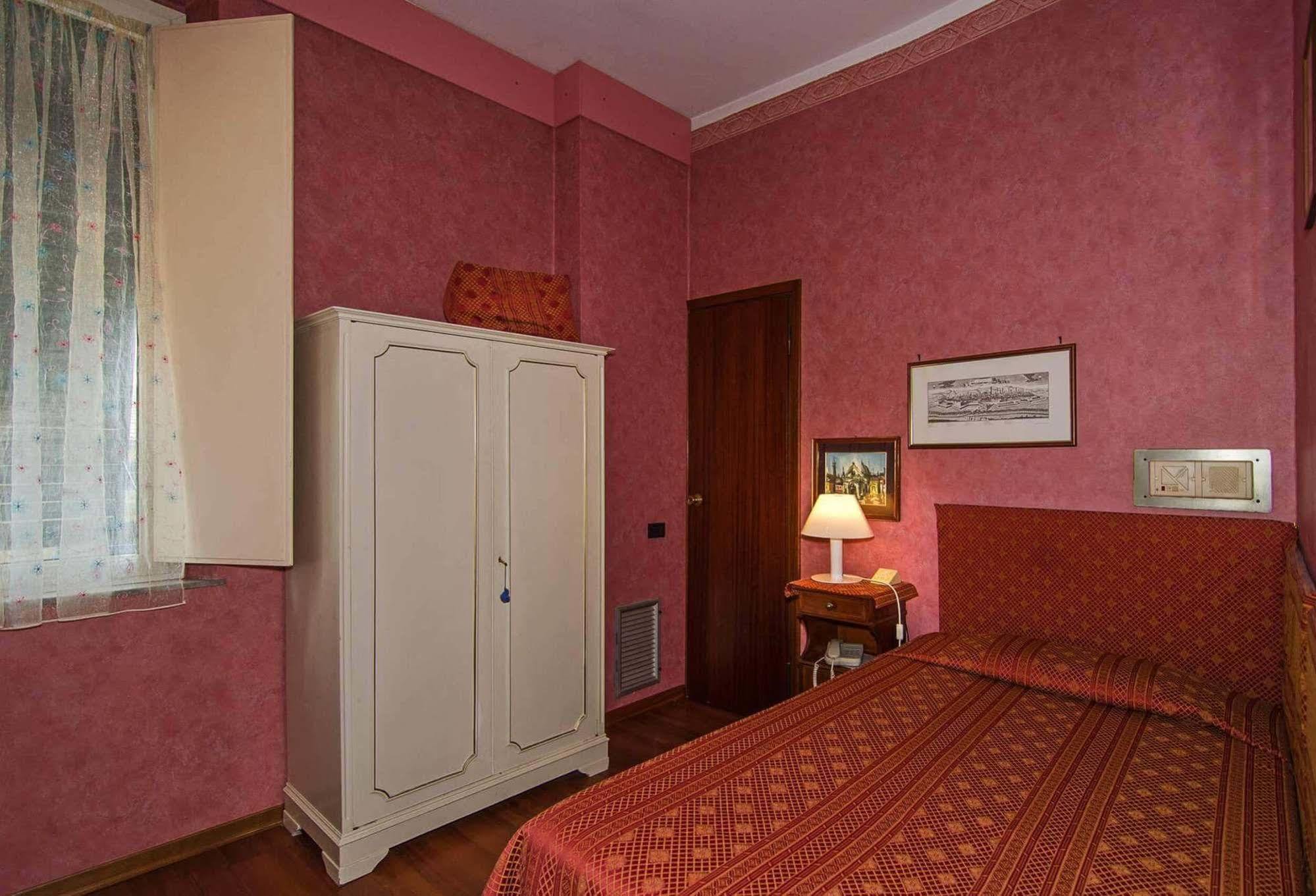 Hotel Rex Lucca Bagian luar foto