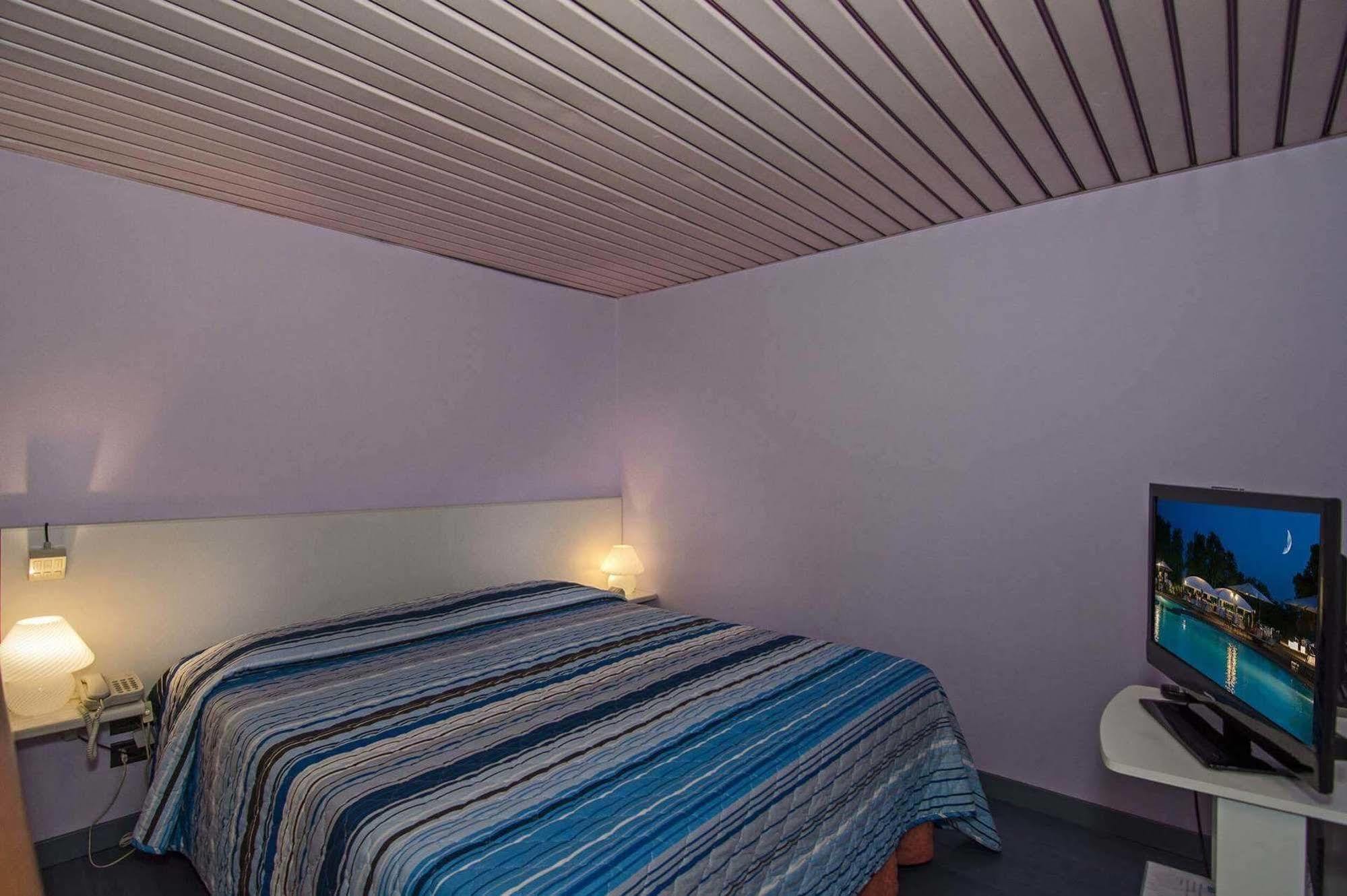 Hotel Rex Lucca Bagian luar foto