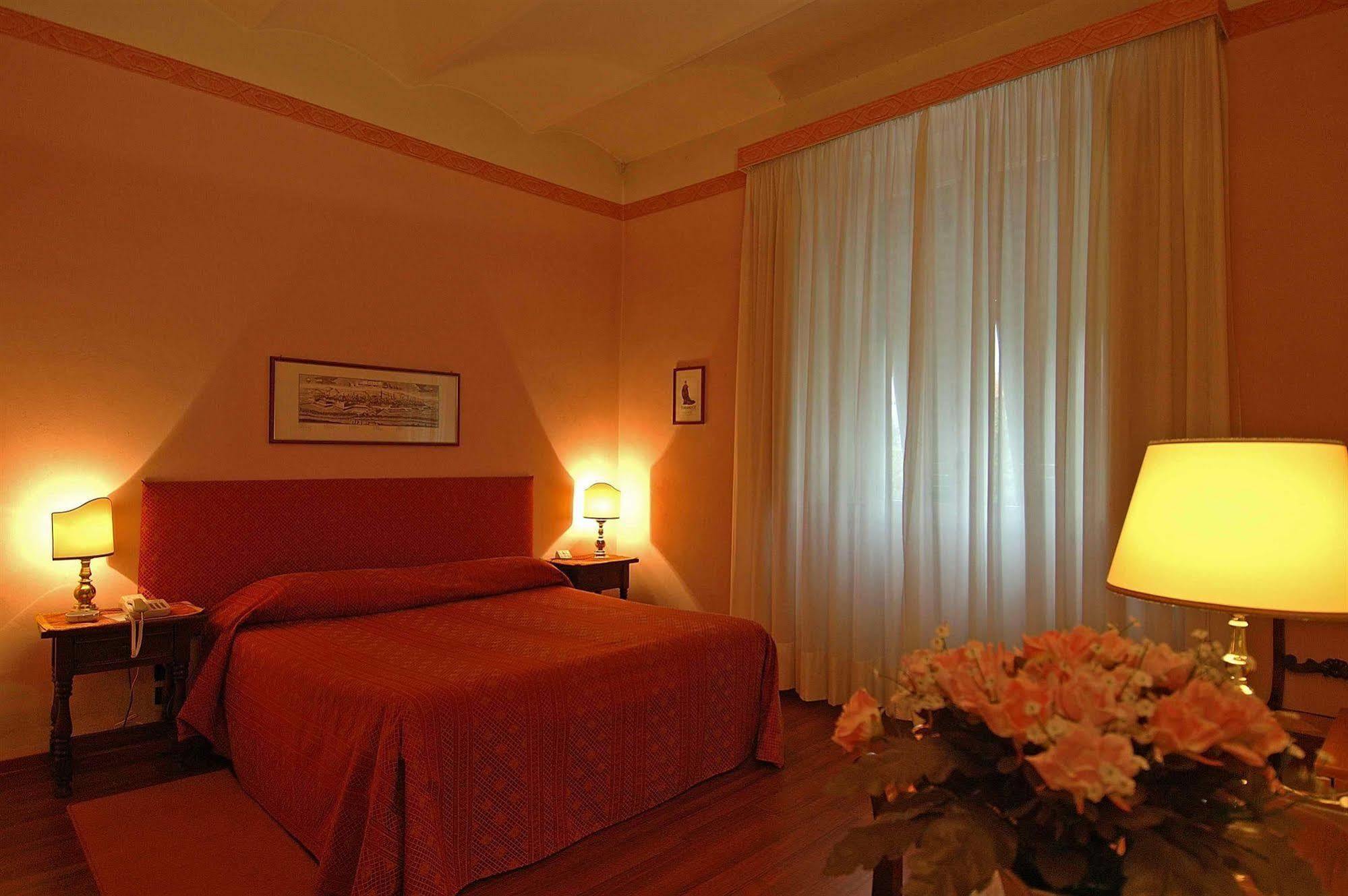 Hotel Rex Lucca Bagian luar foto
